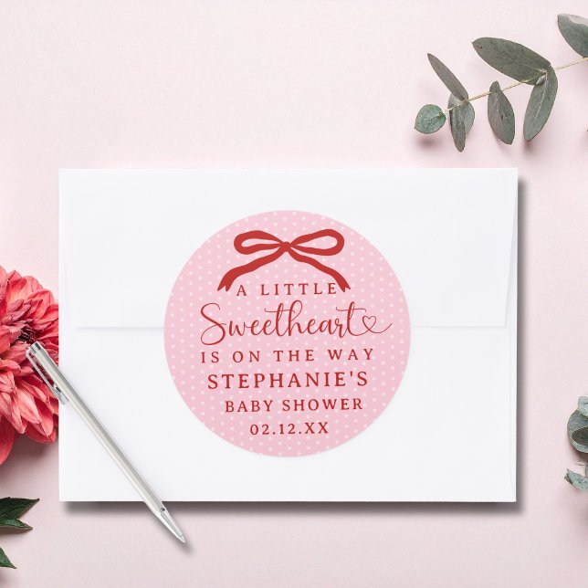 A Little Sweetheart Is On The Way Girl Baby Shower Runder Aufkleber (Von Creator hochgeladen)