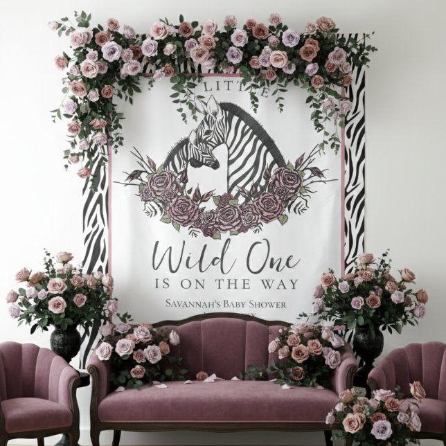 A Little Wild One Baby Zebra Print Backdrop Wandteppich (Little Wild One Backdrop for Zebra Safari Baby Shower for Her. Black and White Zebra Stripes & Pink)
