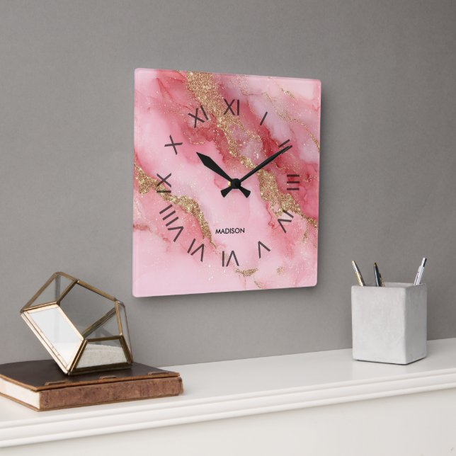 A luxurious pink marble background quadratische wanduhr (Büro)