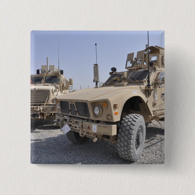 A M-ATV Mine Resistant Ambusgeschütztes Fahrzeug 2 Button (Vorderseite)
