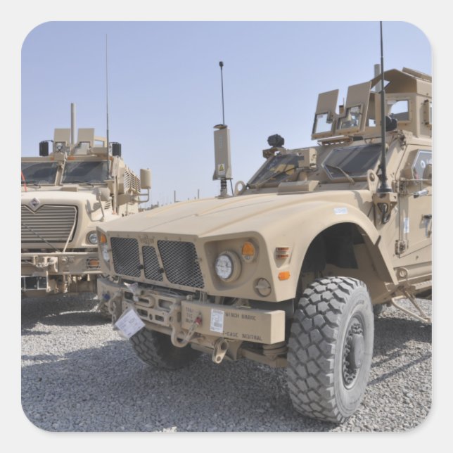 A M-ATV Mine Resistant Ambusgeschütztes Fahrzeug 2 Quadratischer Aufkleber (Vorderseite)