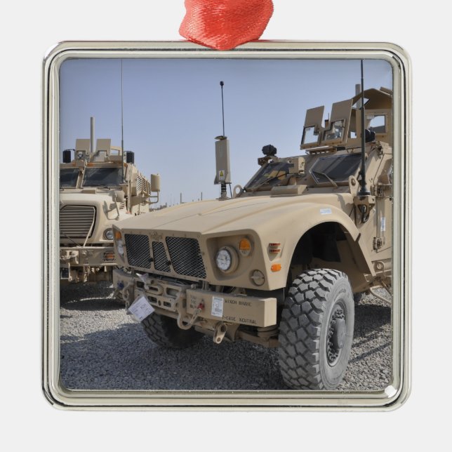 A M-ATV Mine Resistant Ambusgeschütztes Fahrzeug 2 Silbernes Ornament (Vorne)