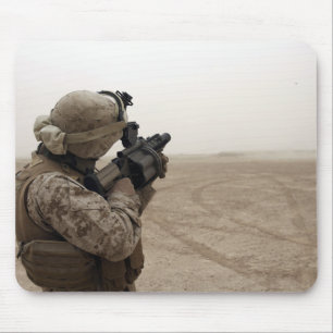 A Marine feuert die M-32 Mousepad