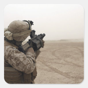 A Marine feuert die M-32 Quadratischer Aufkleber