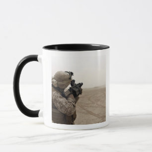 A Marine feuert die M-32 Tasse