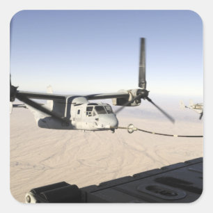 A MV-22 Osprey rebrennt Mittelflug Quadratischer Aufkleber