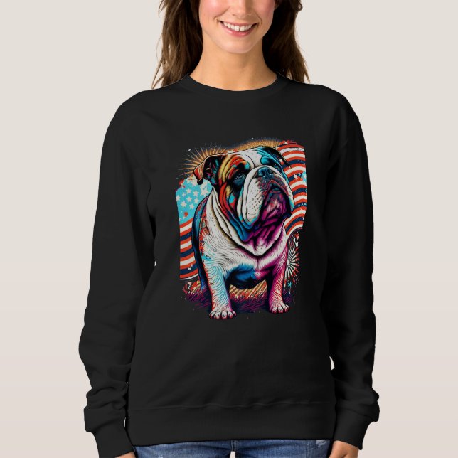 A Patriotic Bulldog and American Flag Premium Sweatshirt (Vorderseite)