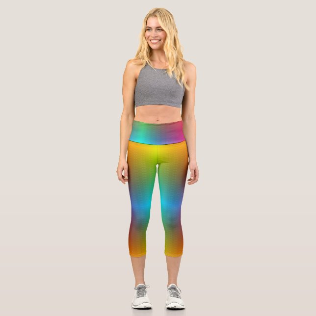 A person wearing vibrant, rainbow-gradient legging (Vorderseite)