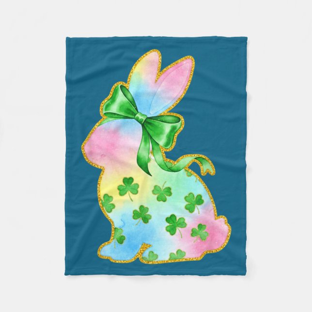 A Rainbow Rabbit With Green Bow And Shamrock St Pa Fleecedecke (Vorderseite)