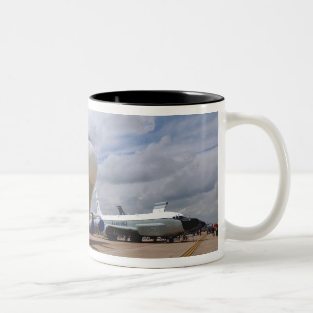 A RC-135V/W Rivet Joint Aviation Zweifarbige Tasse (Rechts)