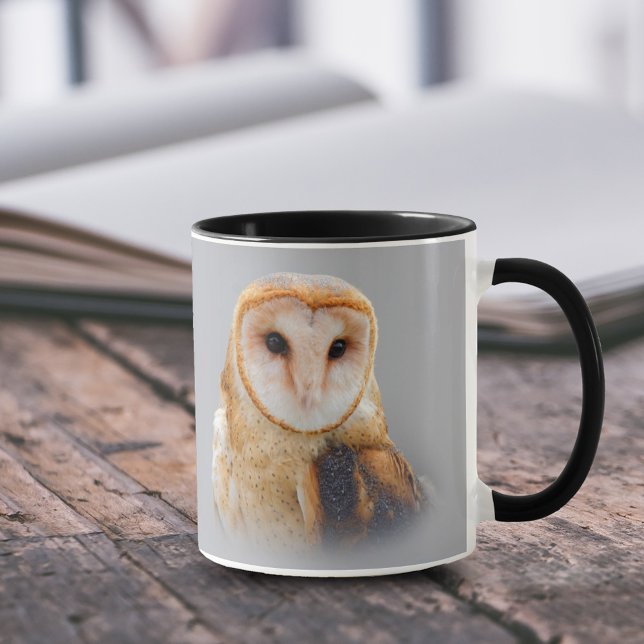 A Serene Barn Owl Tasse (Vignetted Portrait of a Barn Owl 11 oz Coffee Mug Cover Photo.)