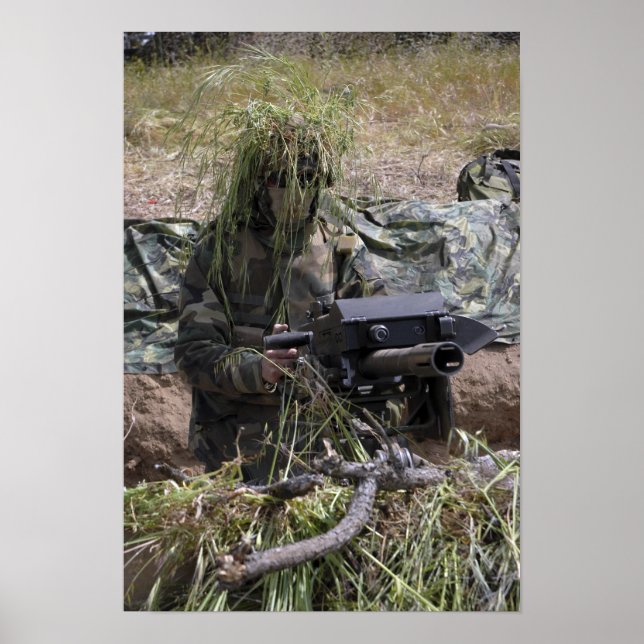 A soldier with MK-19 grenade launcher Poster (Vorne)