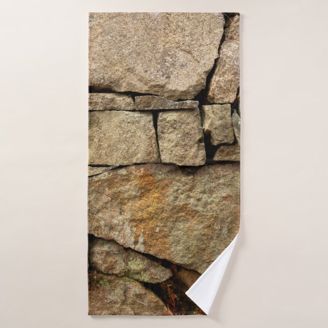 A stone wall made of cobblestones background textu badehandtuch (Badehandtuch)