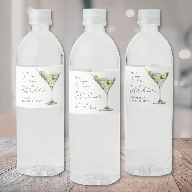 A Tini Bit Older Martini Geburtstag Wasserflaschenetikett (A Tini Bit Older Martini Birthday Water Bottle Label)