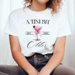 A Tini Bit Older Martini Geburtstagsparty Shirt, T-Shirt<br><div class="desc">Feiern Sie stilvoll mit dem A Tini Bit Older Martini Geburtstagsparty Shirt, der perfekten Mischung aus Chic und spielerisch für Ihre nächste Meilenstein-Veranstaltung. Dieses Shirt mit einem eleganten Martini-Glas-Design und der witzigen Phrase "A Tini Bit Older" ist ideal für Geburtstagsfeiern, egal ob Sie 21, 30 oder mehr Jahre alt sind!...</div>