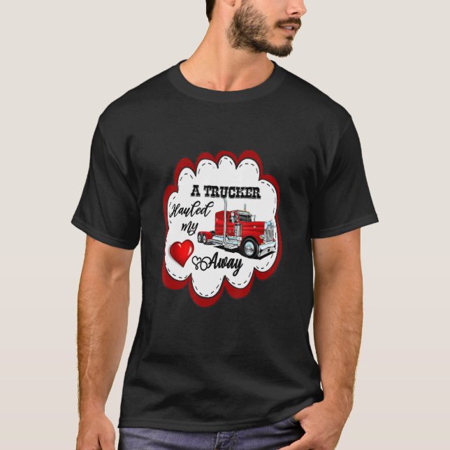 A Trucker Hauled My Heart Away Truckers Wife T-Shirt (Vorderseite)