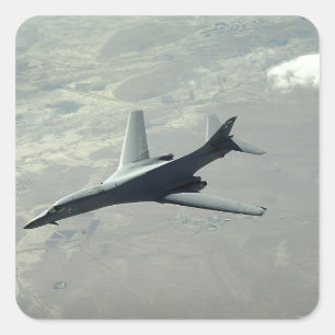 A US Air Force B-1B Lancer auf einer Kampfpatrouil Quadratischer Aufkleber