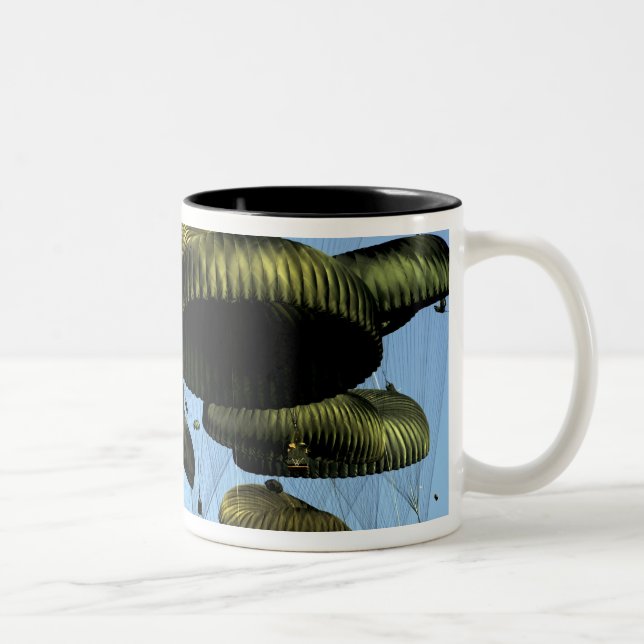 A US Air Force C-17 Globemaster III Zweifarbige Tasse (Rechts)