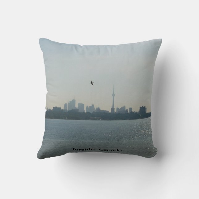 A view of Toronto Throw Pillow Kissen (Rückseite)
