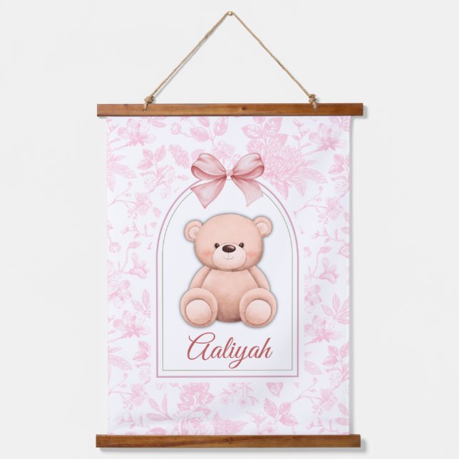 Aaliyah | Benutzerdefiniertes rosa Teddy-Bär-Kinde Wandteppich Mit Holzrahmen (Vorderseite)