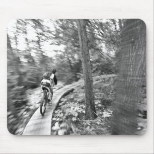 Aaron Rodgers Mountainbiken auf der Treppe zum Mousepad