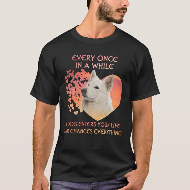 Ab und zu begibt sich eine Berger Blanc Suisse. T-Shirt (Vorderseite)