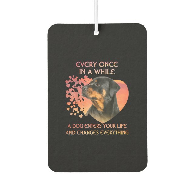 Ab und zu betritt ein Hund seinen Rottweiler Autolufterfrischer (Vorderseite)