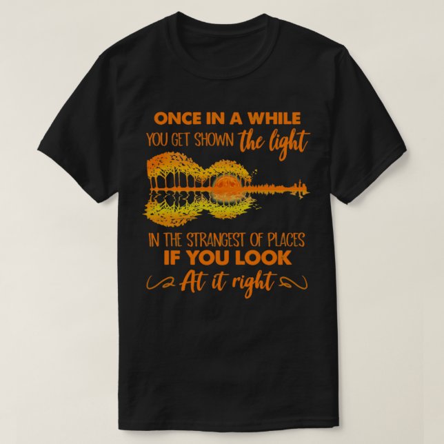 Ab und zu wird das Licht angezeigt. T-Shirt (Design vorne)