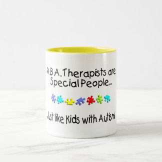 ABA-Therapeuten sind spezielle Leute… Zweifarbige Tasse
