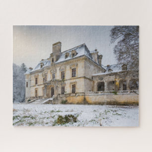 Abandiniertes französisches Schloss mit Winterschn Puzzle