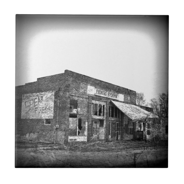 Abandoned Bauern Business in Black and White Fliese (Vorderseite)