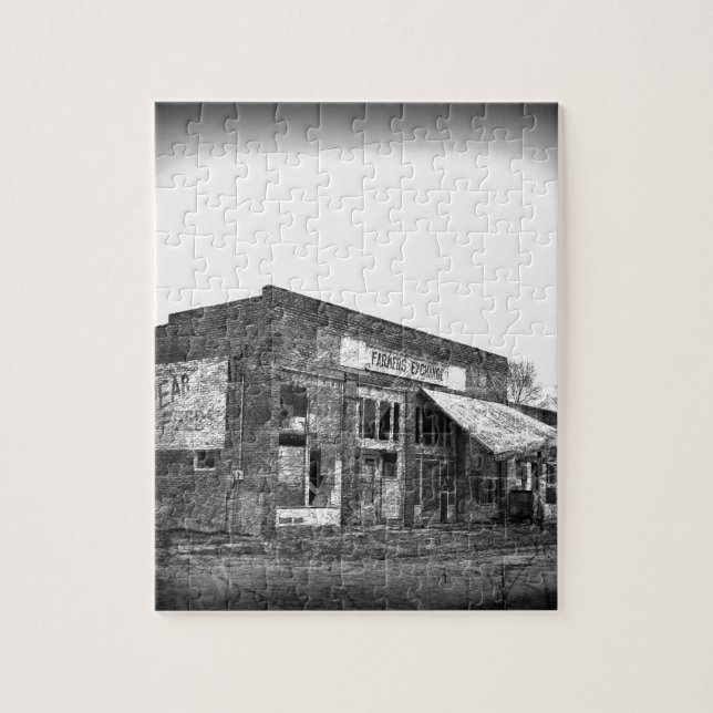 Abandoned Bauern Business in Black and White Puzzle (Vertikal)