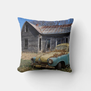 Abandoned Car and Farmhouse Kissen