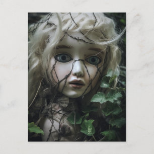 Abandoned Doll Overgewain in Ivy Postkarte