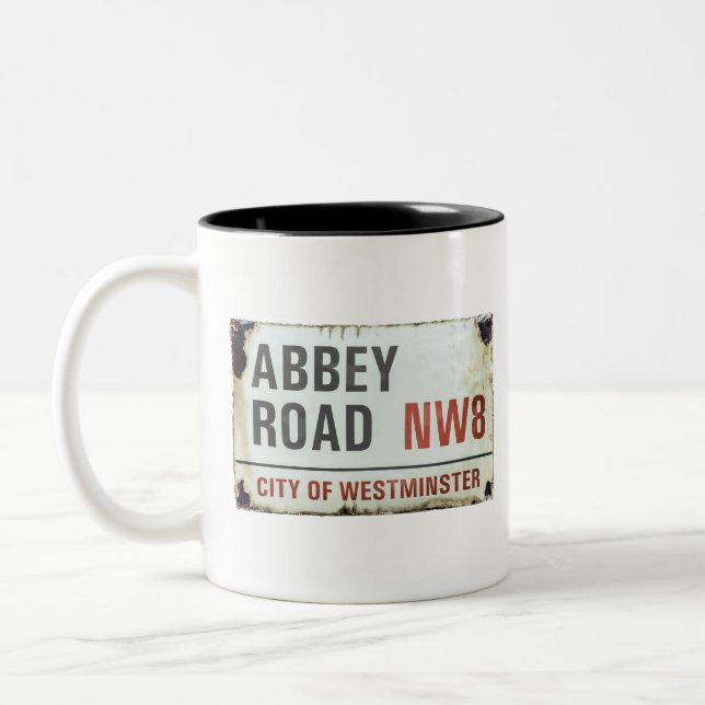 Abbey Road Sign Zweifarbige Tasse (Links)