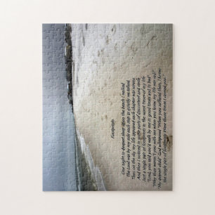 Abdrücke auf dem Sand hergestellt in ein Puzzle