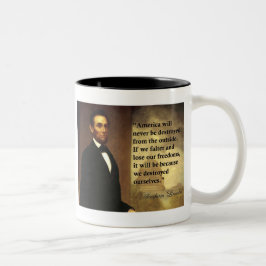 Abe Lincoln Zitat "Amerika ist nie… " Zweifarbige Tasse