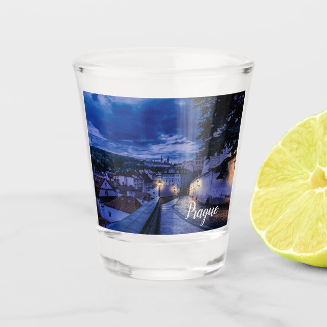 Abend Straße in Prag Schnapsglas (Vorderseite)