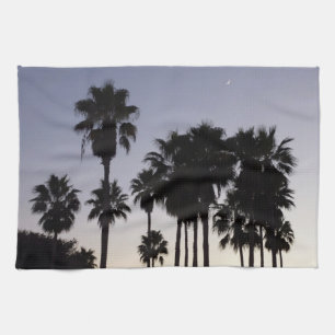 Abenddämmerung mit tropischen Palmen Handtuch