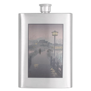 Abenddämmerung und Regen auf dem Weg nach Shinobaz Flachmann