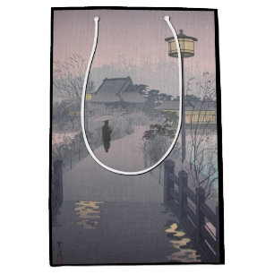 Abenddämmerung und Regen auf dem Weg nach Shinobaz Mittlere Geschenktüte