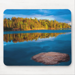 Abendliche Spiegelungen in den Grenzgewässern Mousepad