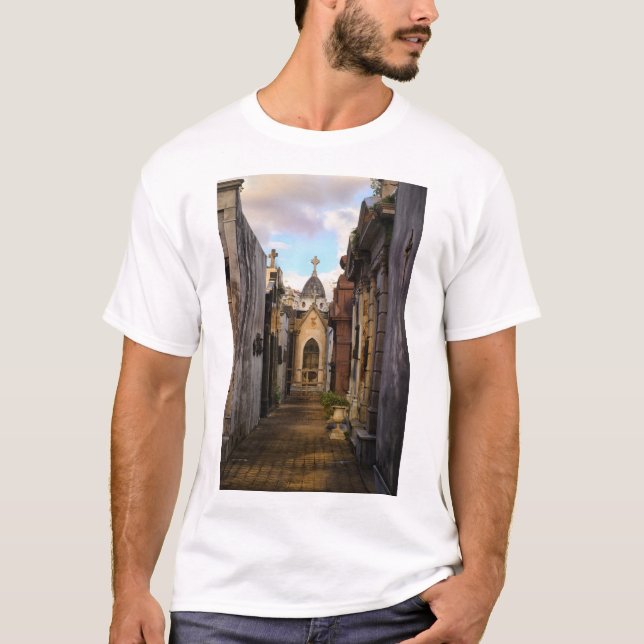 Abends-Licht in Recoleta Friedhof T-Shirt (Vorderseite)