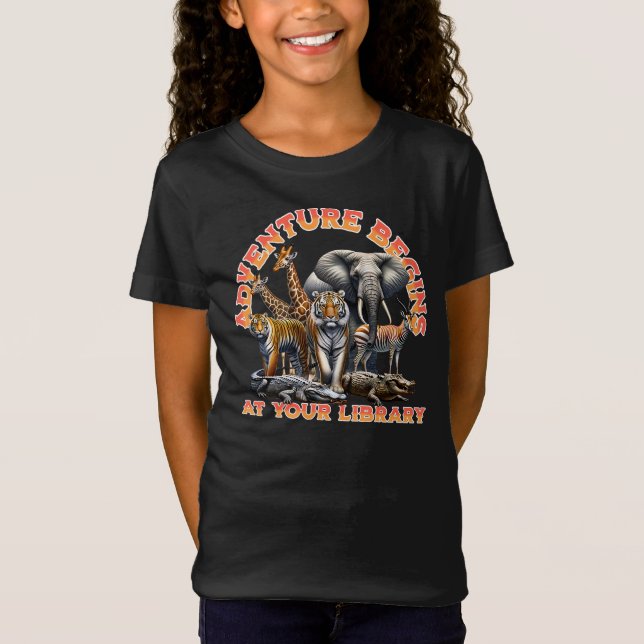 Abenteuer beginnt in Ihrer Bibliothek T-Shirt (Vorderseite)