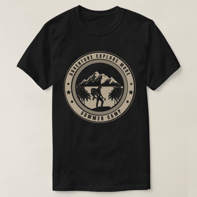 Abenteuer erkunden Mehr Sommer Camp T-Shirt (Design vorne)