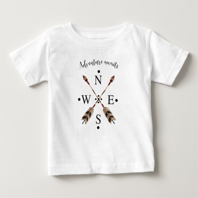 Abenteuer erwartet Typografie-Tribal Arrows Compas Baby T-shirt (Vorderseite)