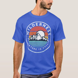Abenteuer in der Wildnis ruft Wandern Camping Fami T-Shirt