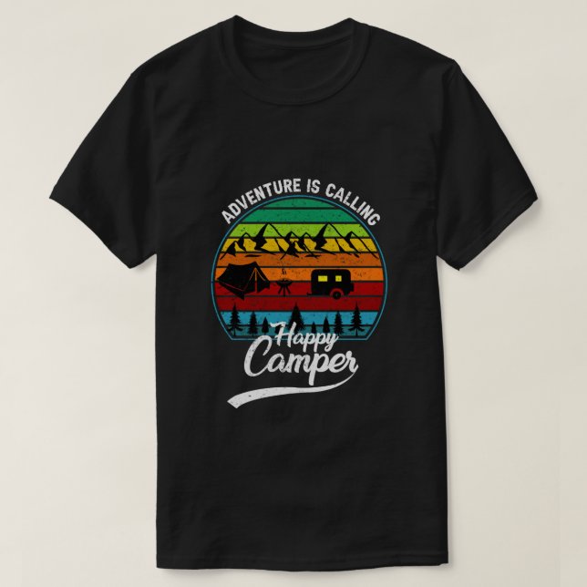 Abenteuer ist anrufen - glückliches Camping T-Shirt (Design vorne)