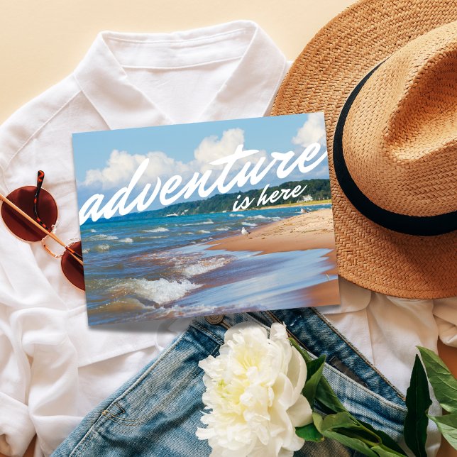 Abenteuer ist da - nach Norden Michigan Postkarte (Birthday Depot
Adventure Is Here - Up North Michigan Postcard)