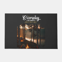 Abenteuer mit Camping Fußmatte